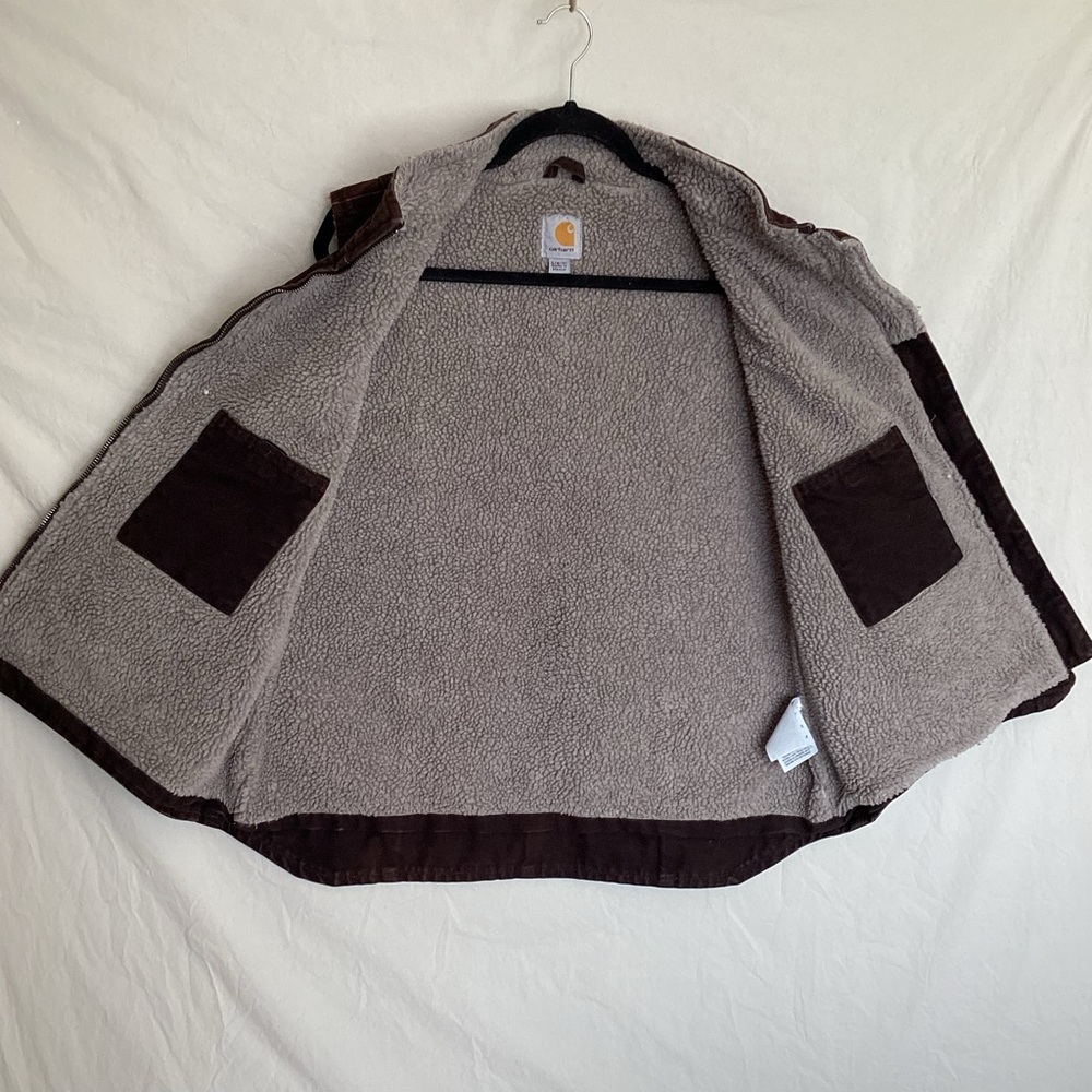 Carhartt Washed Duck Sherpa-Lined Mock Neck Vest in dark brown - Picture 2 of 10